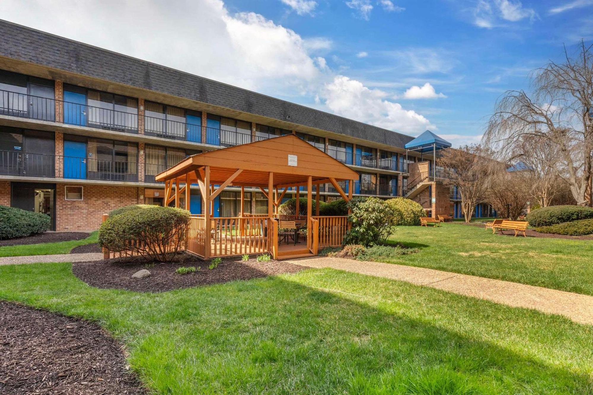 Suburban Studios Tysons Corner Vienna Ngoại thất bức ảnh